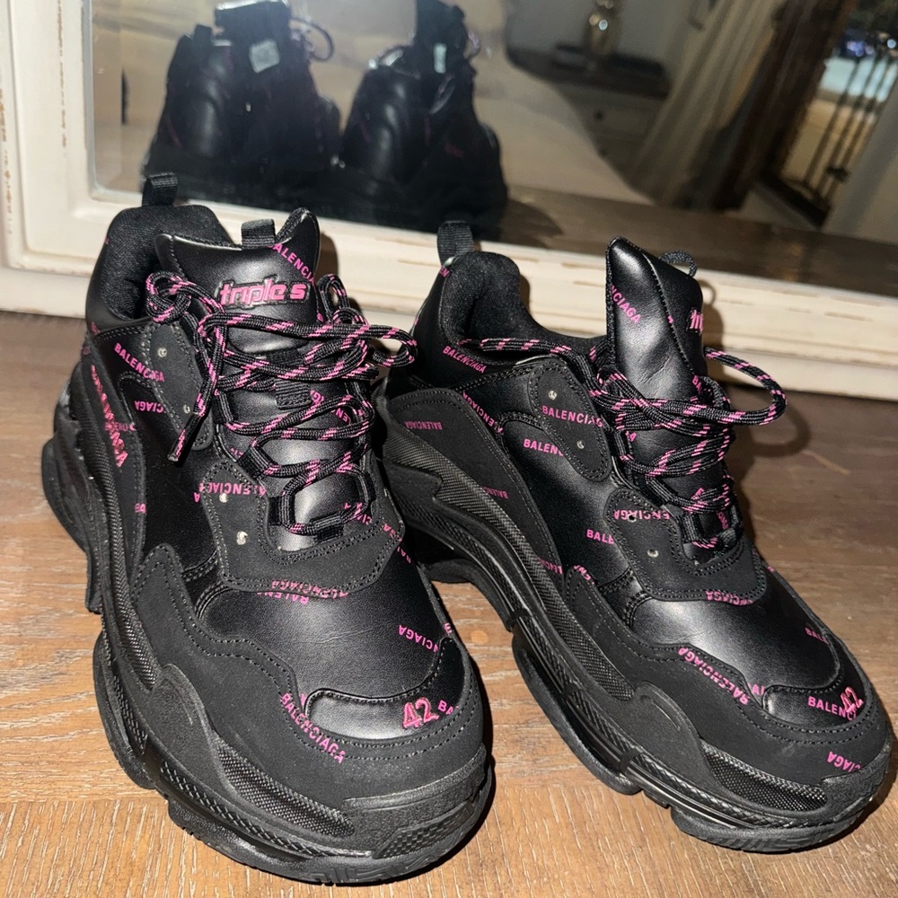 Balenciaga Black and Pink Men's Sneakers - Picture 2 of 4